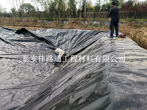 水產(chǎn)養(yǎng)殖防滲膜焊縫處理技巧:打造堅固防水屏障 水產(chǎn)養(yǎng)殖防滲膜焊縫處理技巧:打造堅固防水屏障