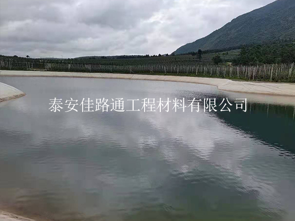 “膜”力前奏:防滲膜鋪設(shè)施工的精準預(yù)備方程式 “膜”力前奏:防滲膜鋪設(shè)施工的精準預(yù)備方程式